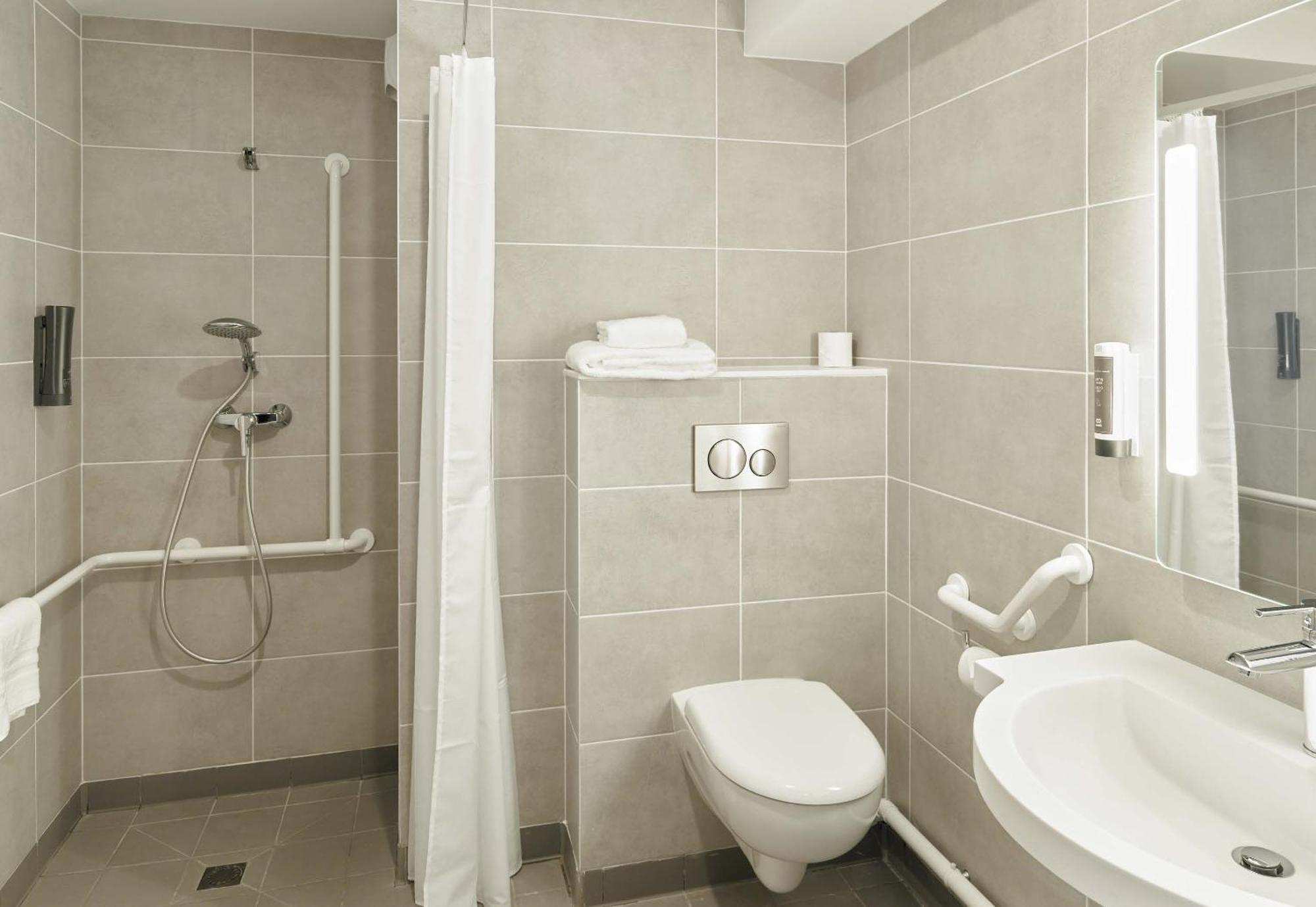 B&B Hotel Marne-La-Vallee Val D'Europe Serris Bagian luar foto